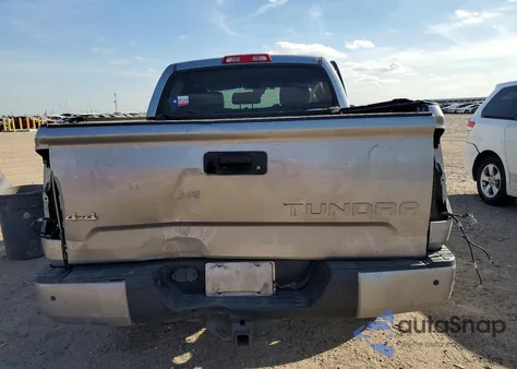 2018 Toyota Tundra Crewmax Limited z USA, uszkodzony, nr VIN 5TFHW5F17JX743018